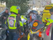 اصابة شخصين بحادث طرق بين دراجة وشاحنة شرق يافا